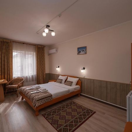 Alpinist Hotel Biszkek Zewnętrze zdjęcie