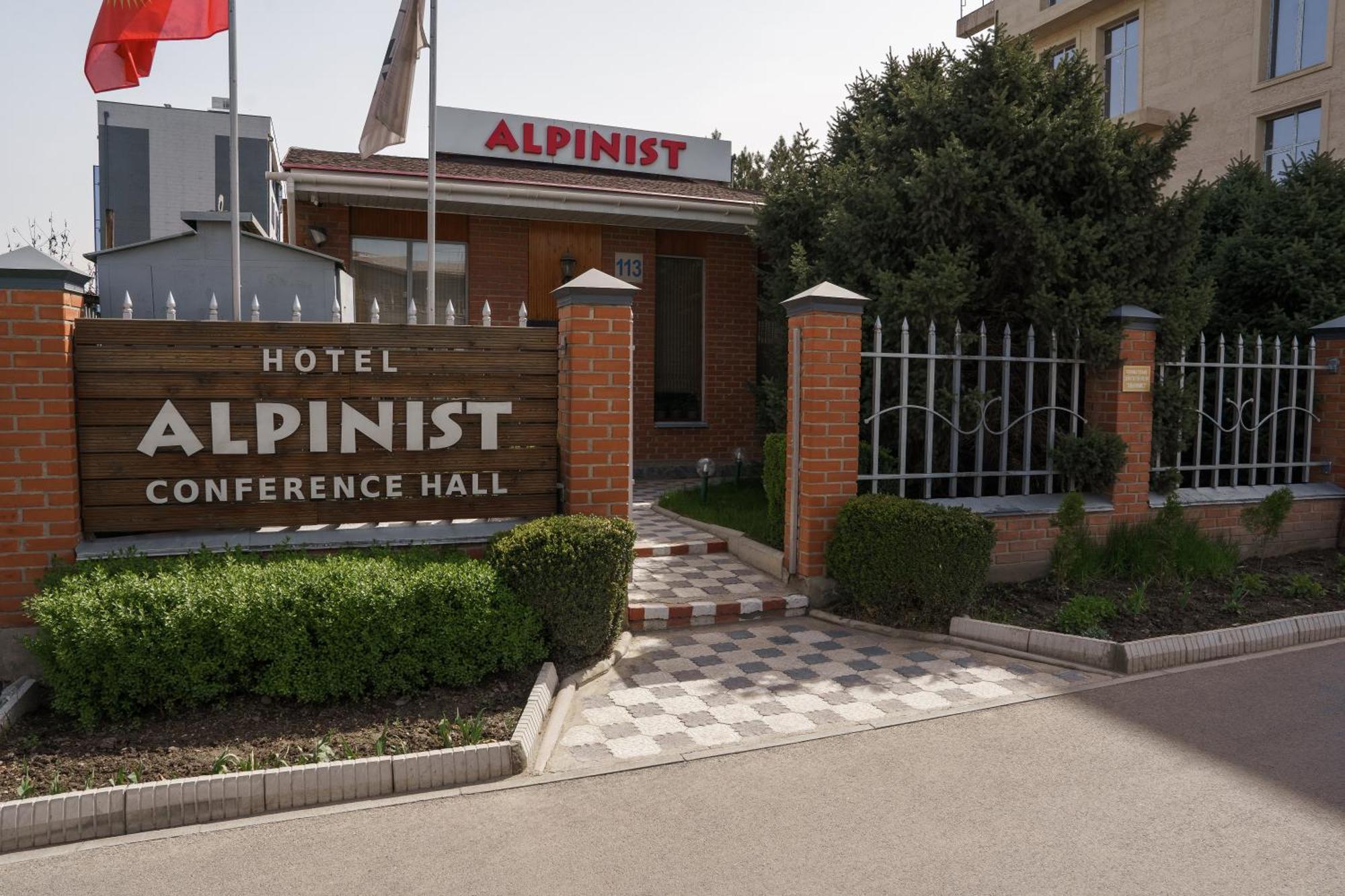 Alpinist Hotel Biszkek Zewnętrze zdjęcie