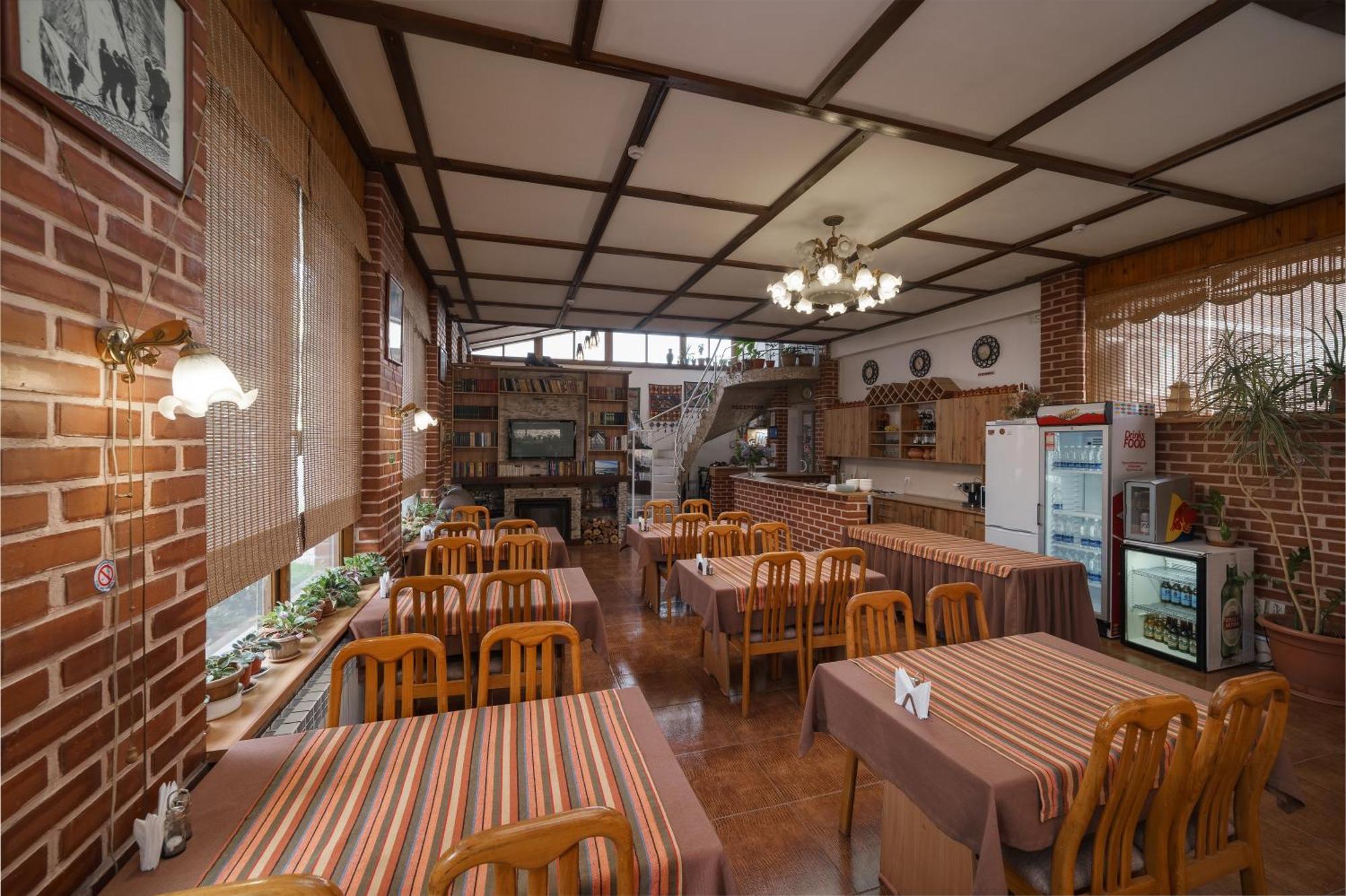 Alpinist Hotel Biszkek Zewnętrze zdjęcie
