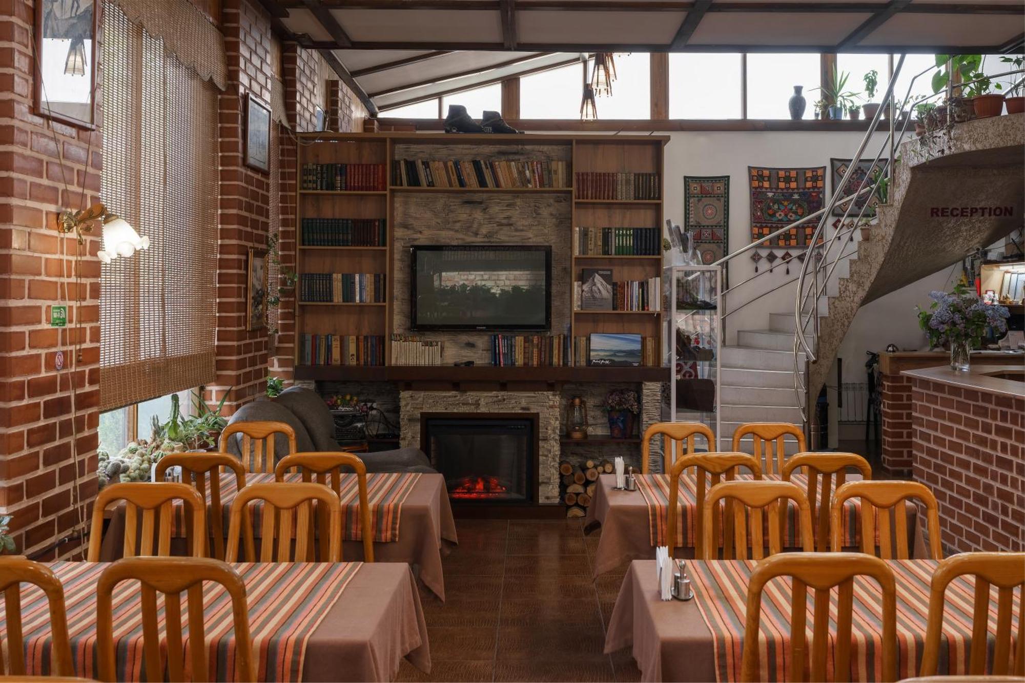 Alpinist Hotel Biszkek Zewnętrze zdjęcie