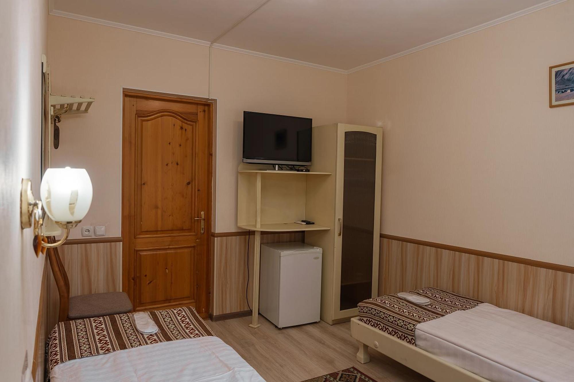 Alpinist Hotel Biszkek Zewnętrze zdjęcie