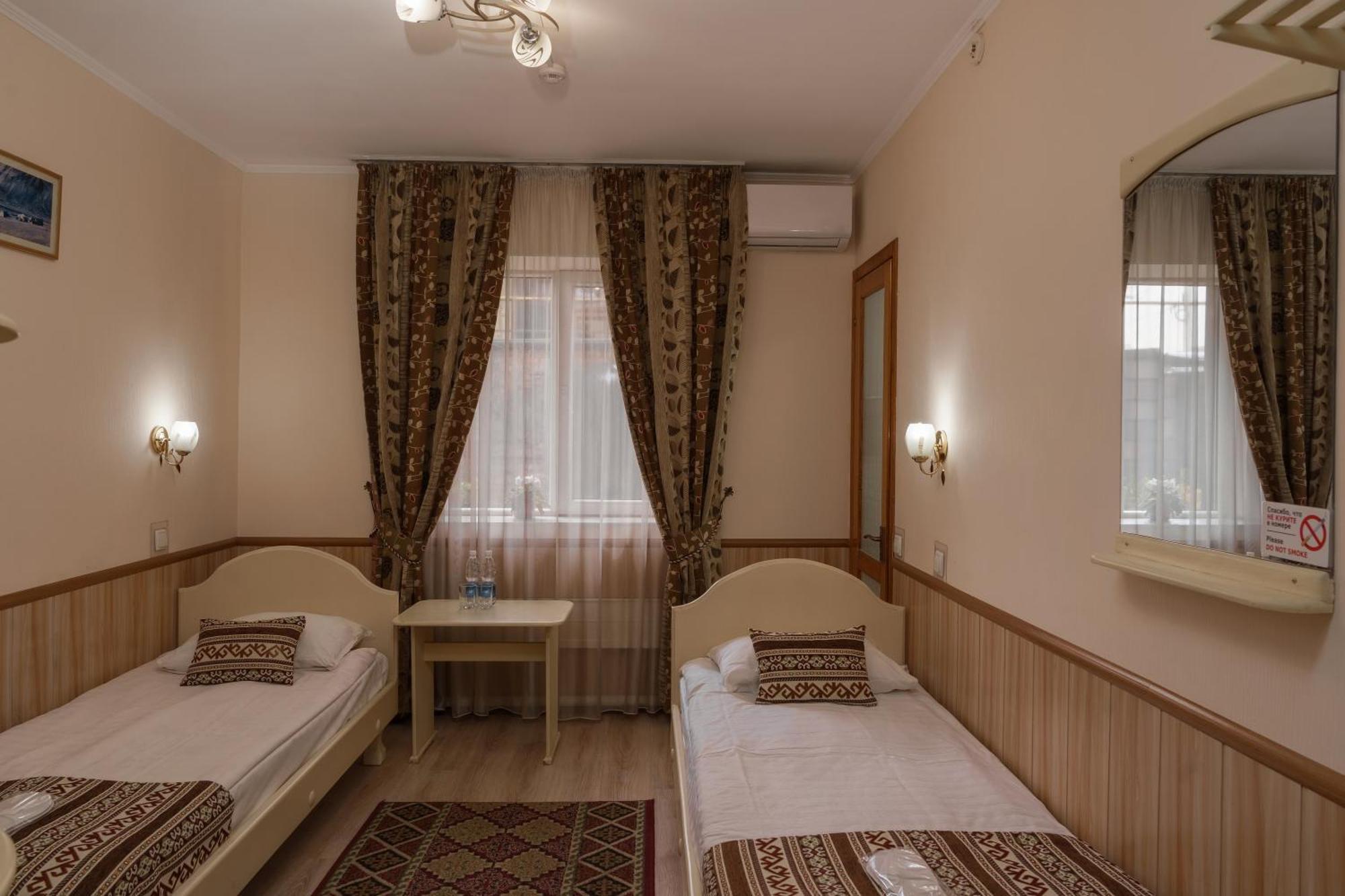 Alpinist Hotel Biszkek Zewnętrze zdjęcie