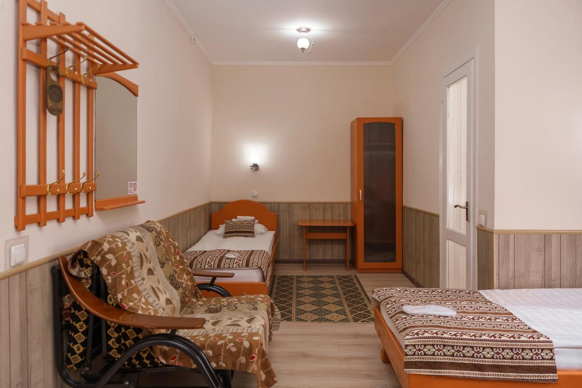 Alpinist Hotel Biszkek Zewnętrze zdjęcie