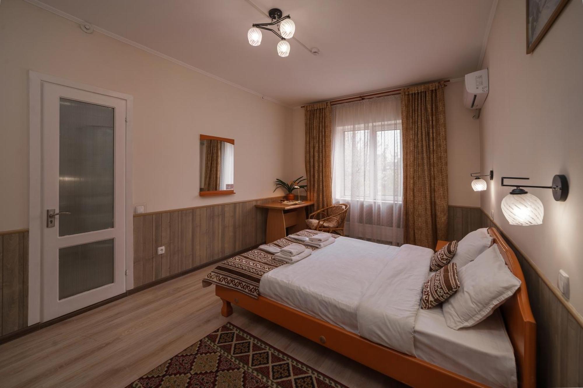 Alpinist Hotel Biszkek Zewnętrze zdjęcie