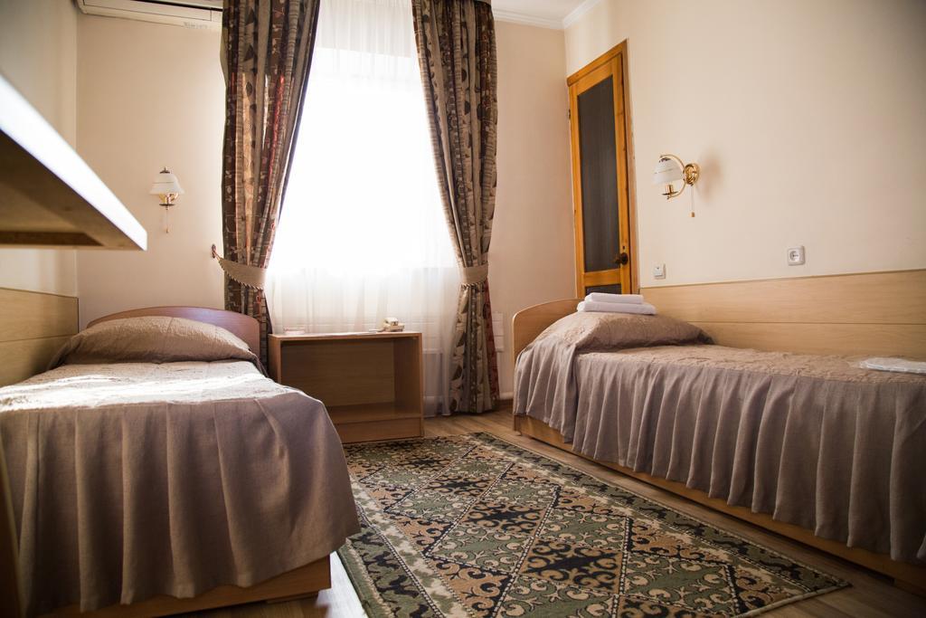 Alpinist Hotel Biszkek Zewnętrze zdjęcie